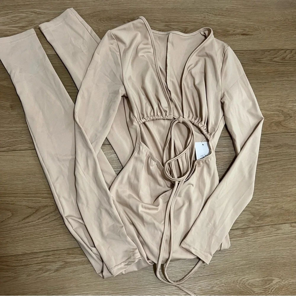 Solid Jumpsuit Drawstring Cleavage Waist Out One Piece Overall NWT Size S - Picture 5 of 6